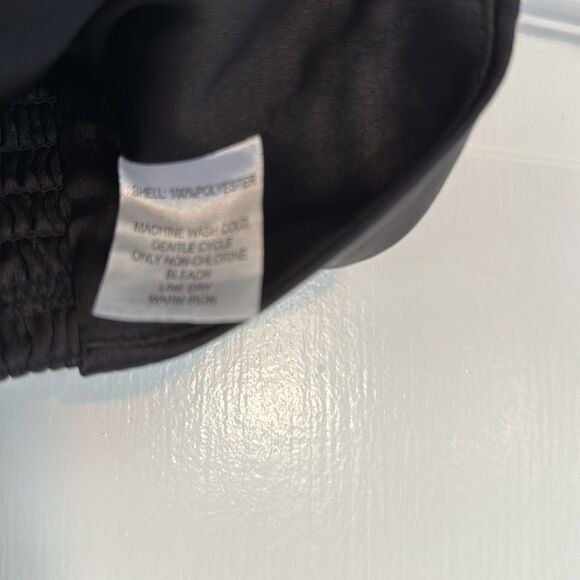 HOUSE OF HARLOW Satin Black Sleeveless Crop Top Square Neck Size Small - Picture 4 of 6